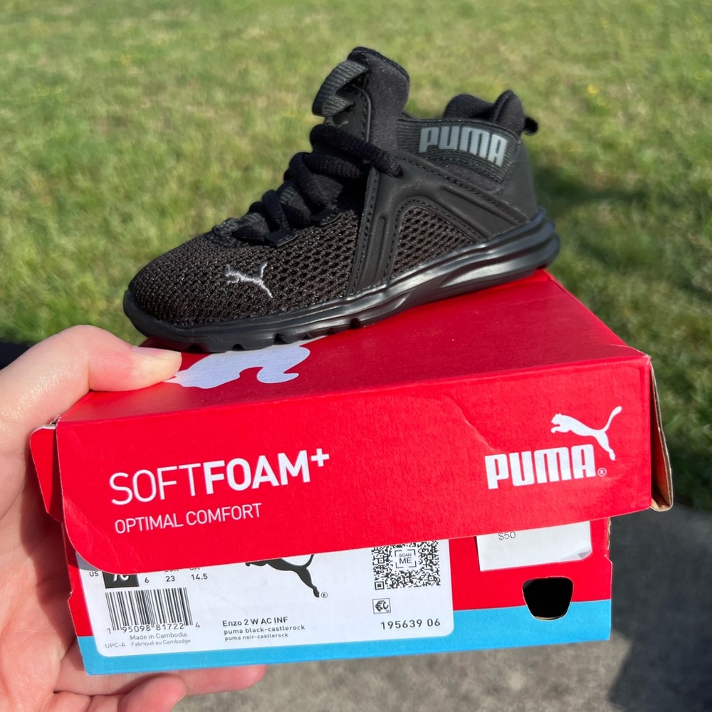 Toddler tennis shoes (price for both)